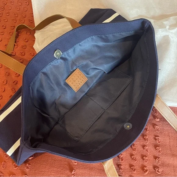 NWT Tote Bag Navy with Stripes White House Black Market with Dust Cover - Picture 4 of 5